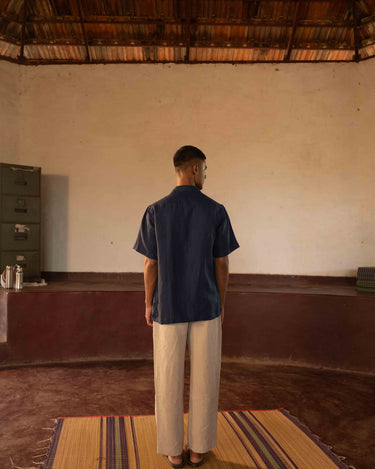 A man in eco-friendly, simple scenes linen shirt in a yoga hall. half sleeves shirt, Material: linen, black view